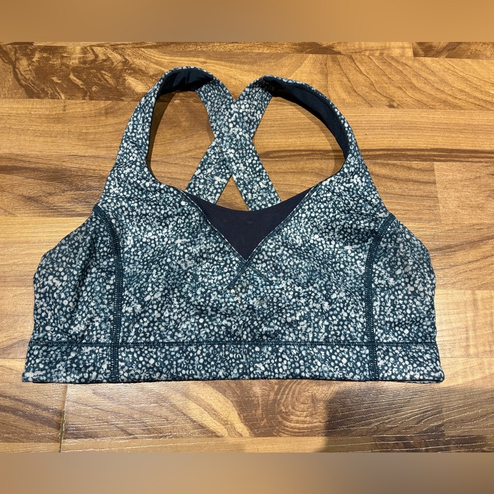 Lululemon Sports Bra Size 8 - Picture 1 of 4
